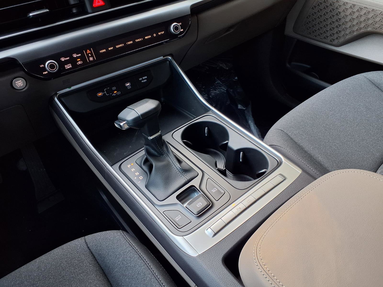 New 2026 Kia Carnival LX image 9