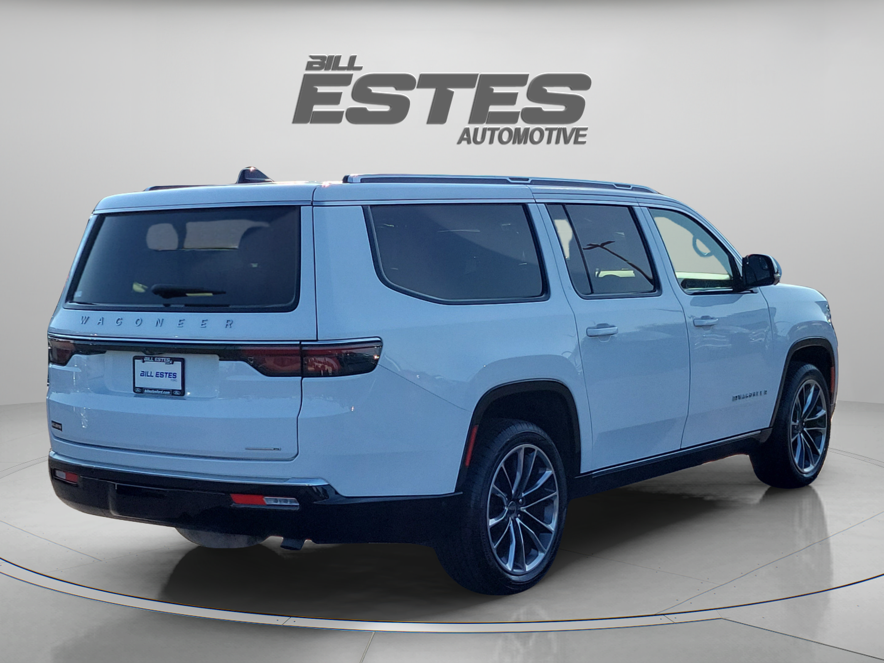Used 2024 Jeep Wagoneer L Series III w/ Premium Group I AWD/4WD image 4