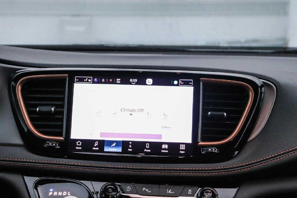 New 2027 Chrysler Pacifica Pinnacle w/ Theater Group FWD image 15