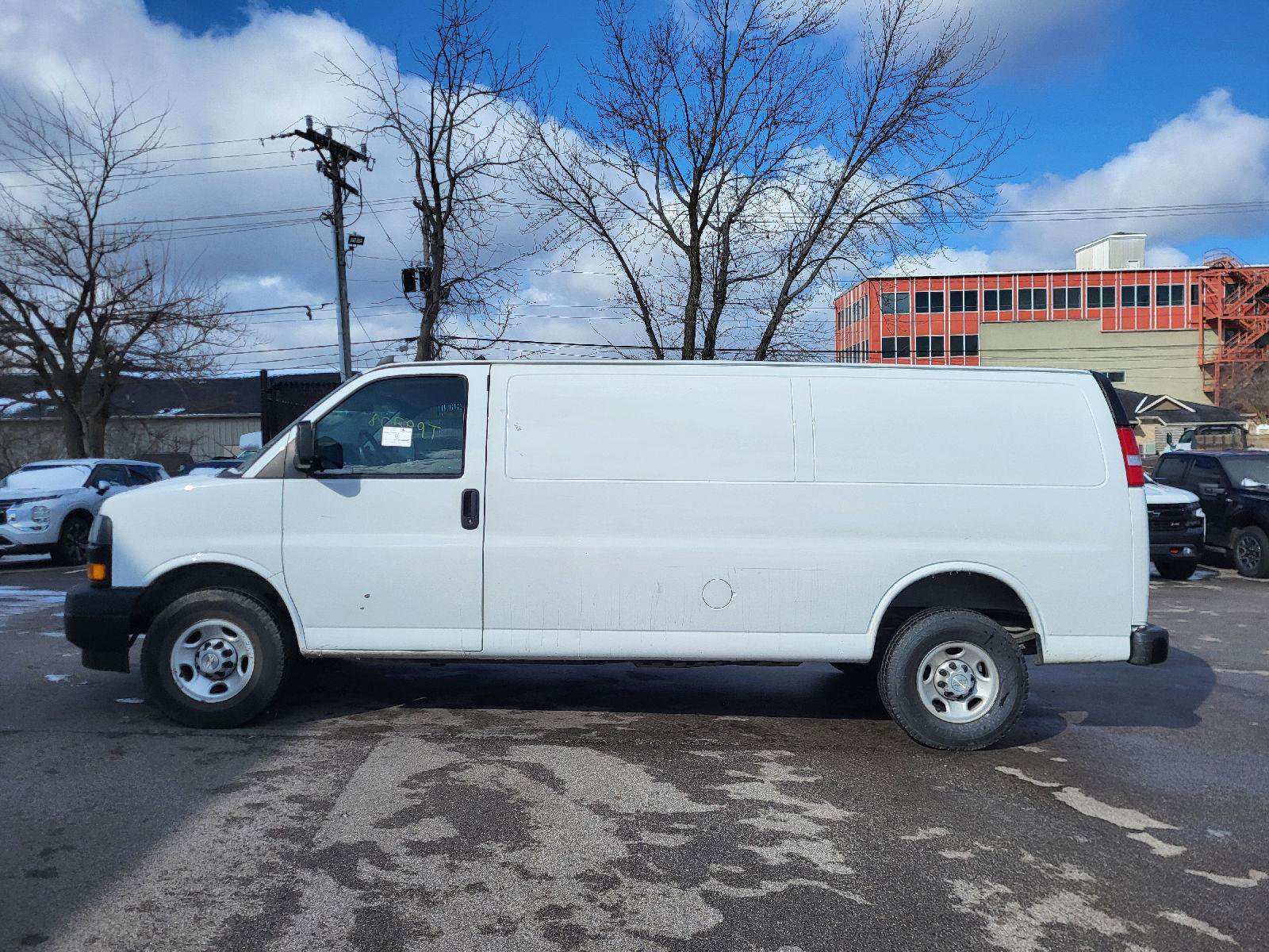 Used 2021 Chevrolet Express 2500 Extended image 6