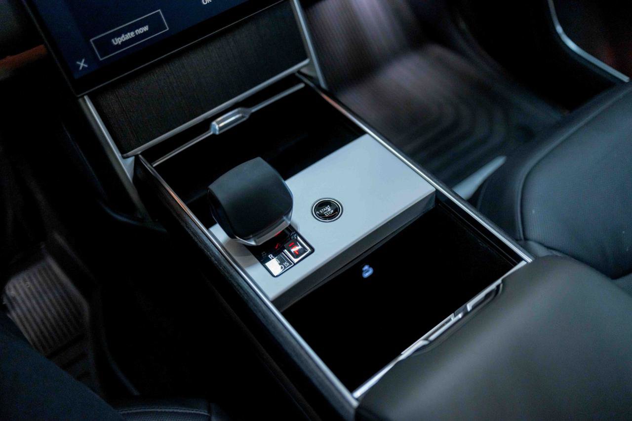 Used 2025 Land Rover Range Rover SE image 68