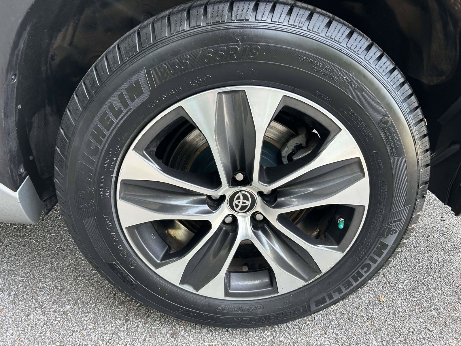 Used 2020 Toyota Highlander XLE FWD image 13