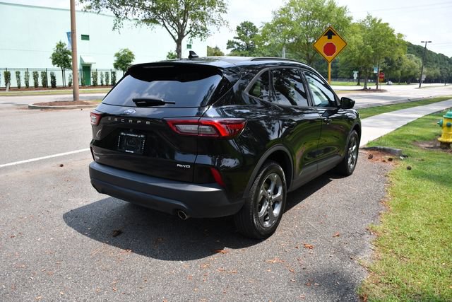 Used 2025 Ford Escape ST-Line Select AWD/4WD image 3