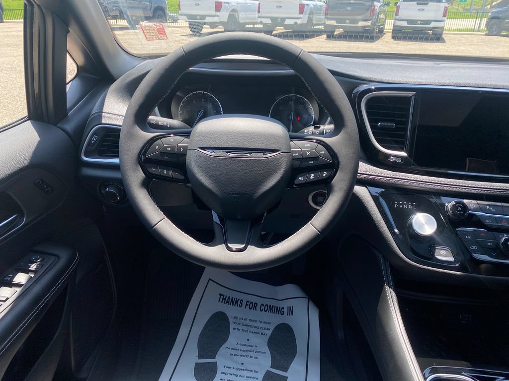 New 2027 Chrysler Pacifica Limited w/ S Appearance Package FWD image 21
