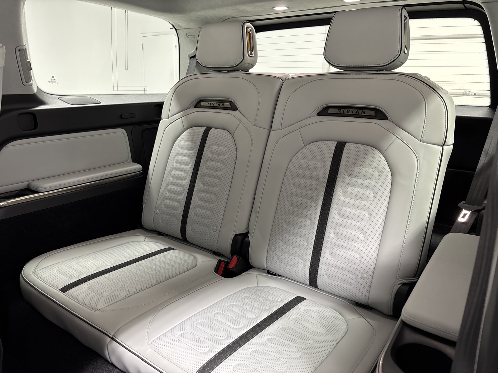 Used 2024 Rivian R1S Adventure AWD/4WD image 25