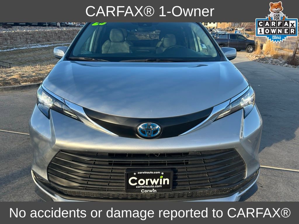 Used 2025 Toyota Sienna LE image 2