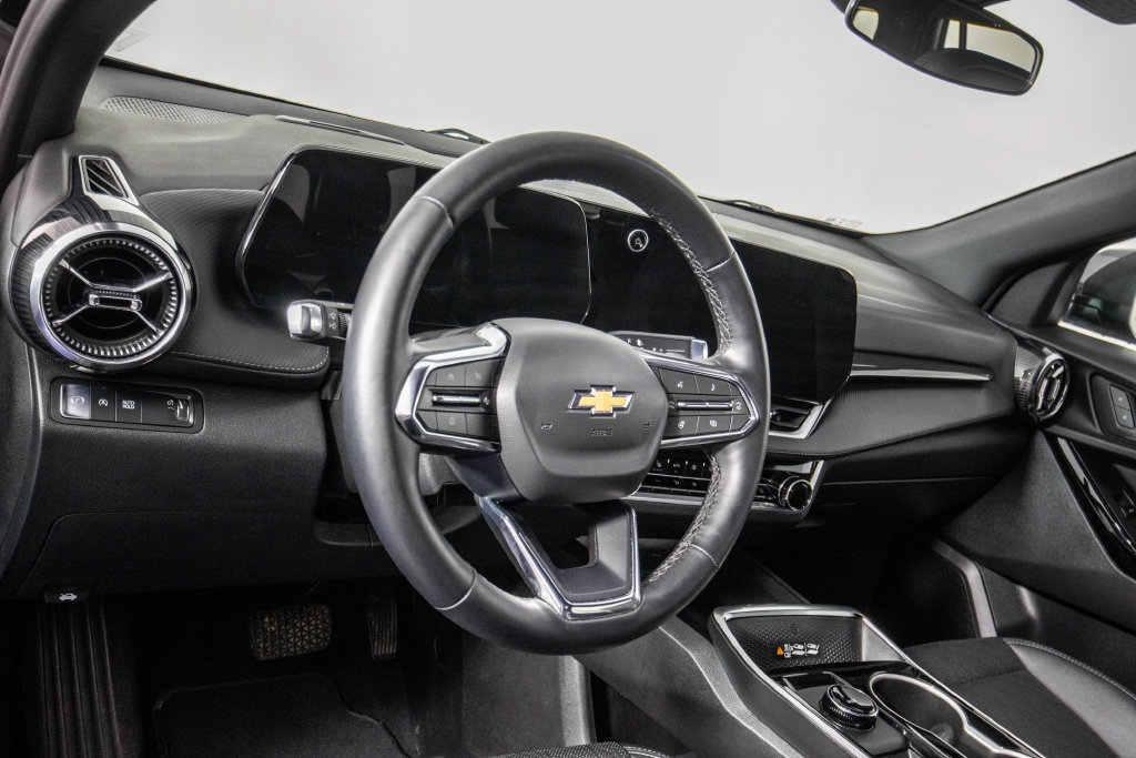 Used 2026 Chevrolet Equinox LT w/ Convenience Package II FWD image 18