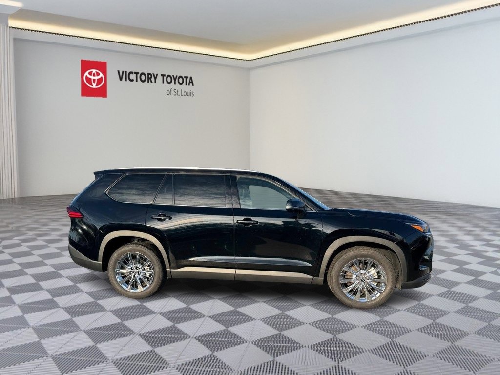 Used 2025 Toyota Grand Highlander AWD image 2