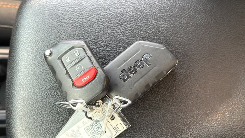 Used 2024 Jeep Gladiator Mojave w/ Safety Group AWD/4WD image 27