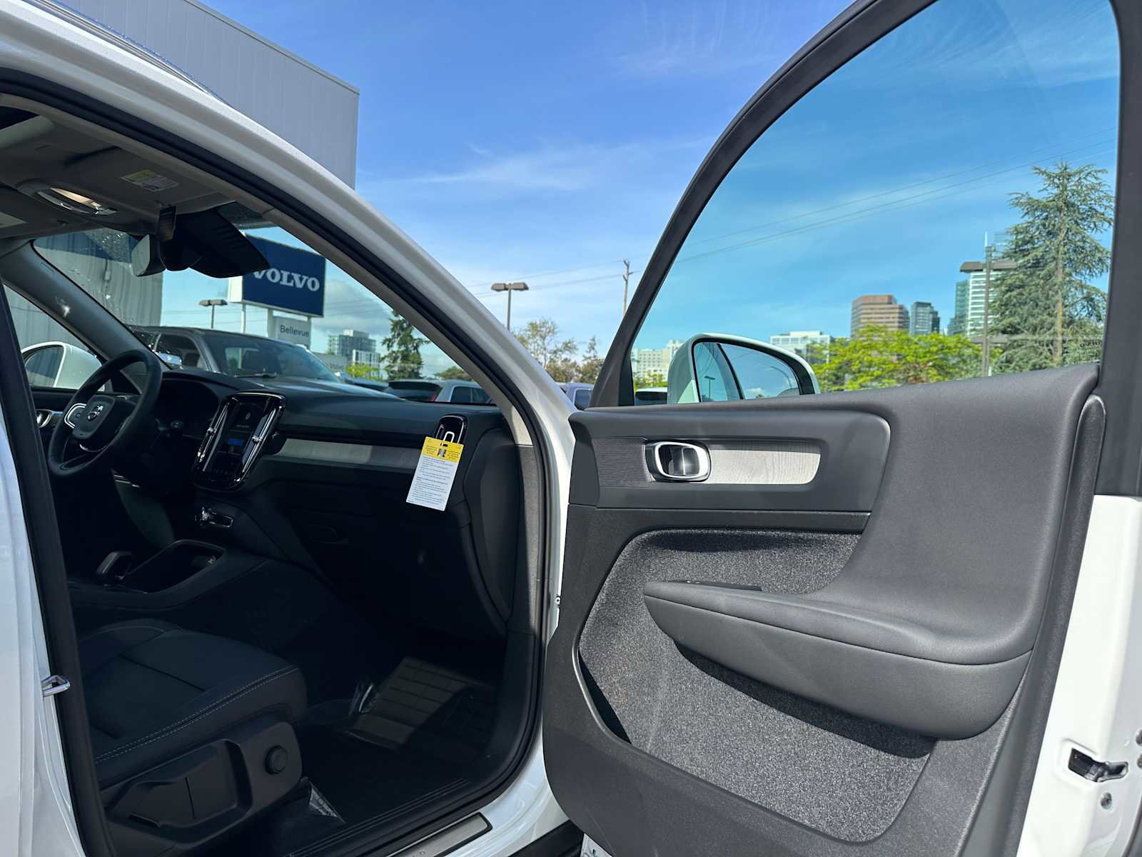 Used 2025 Volvo XC40 B5 Core w/ Protection Package Premier AWD/4WD image 11