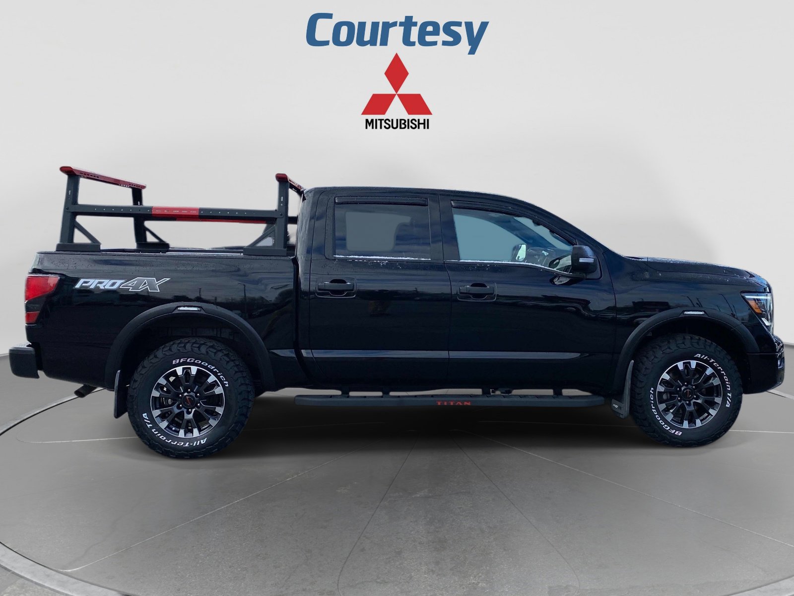 Used 2021 Nissan Titan PRO-4X w/ Pro-4x Convenience Package AWD/4WD image 8
