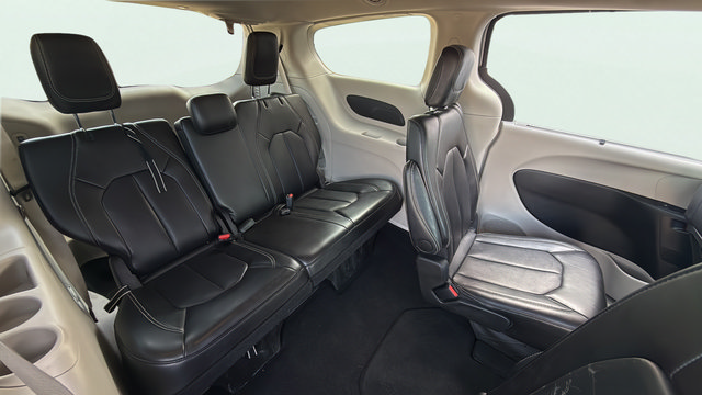 Used 2024 Chrysler Pacifica Touring-L FWD image 29
