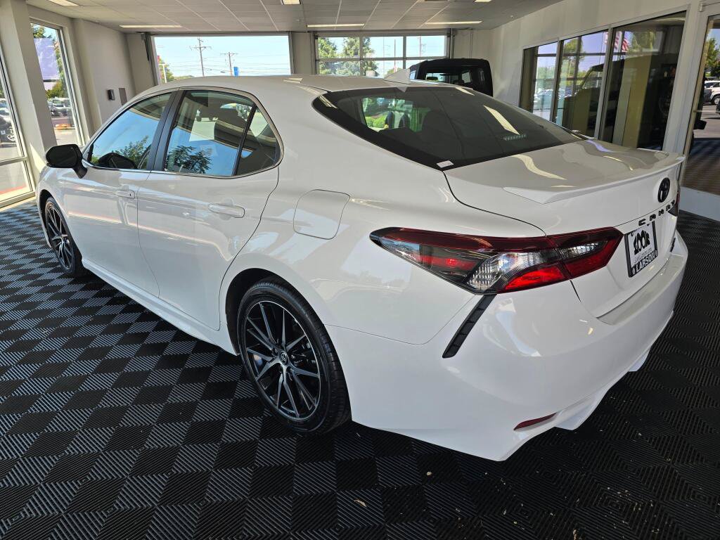 Used 2023 Toyota Camry SE AWD/4WD image 5