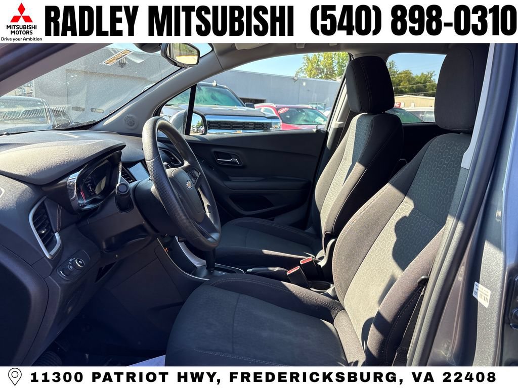 Used 2020 Chevrolet Trax LS w/ Tint and Cruise Package FWD image 3