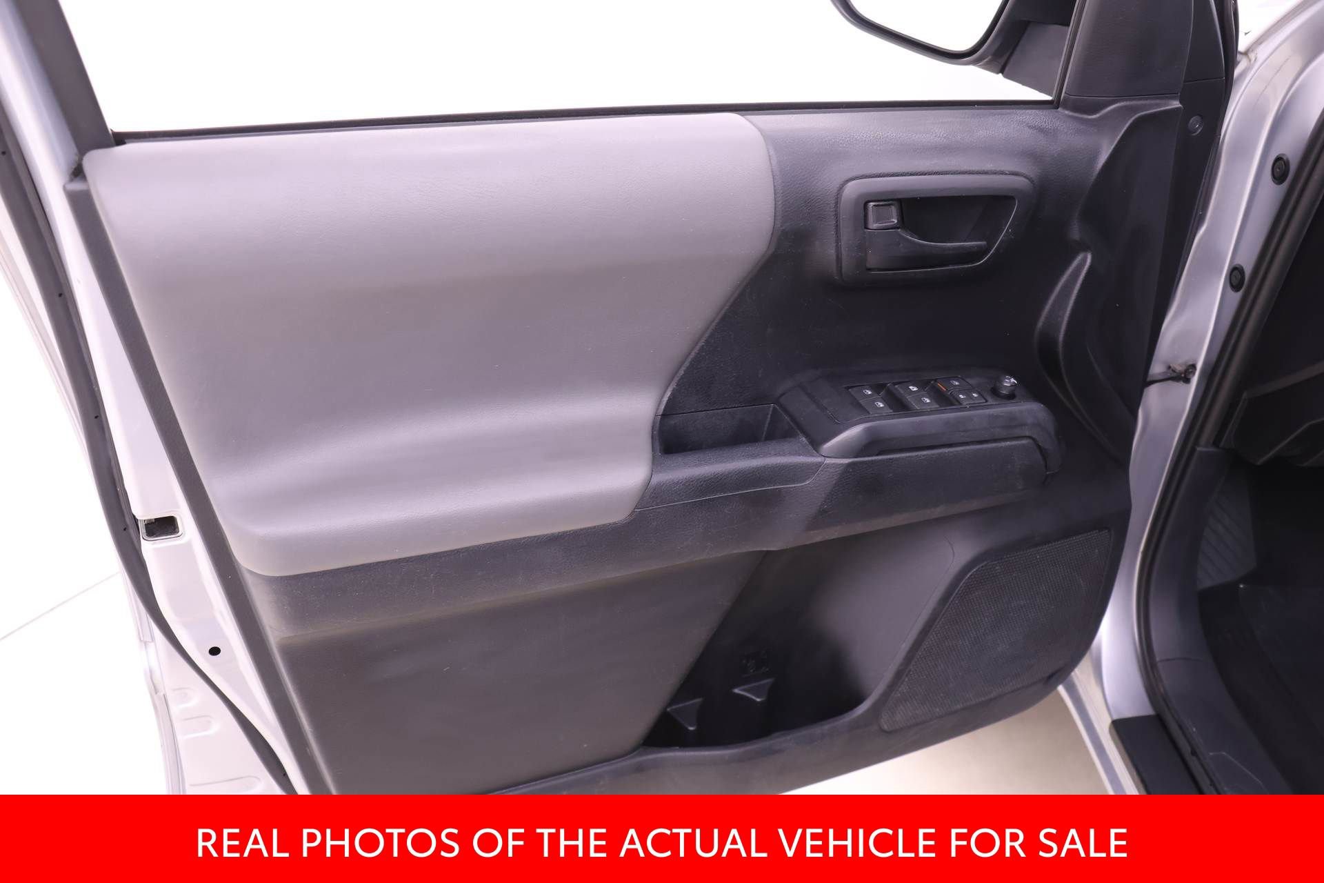 Certified 2019 Toyota Tacoma SR image 9