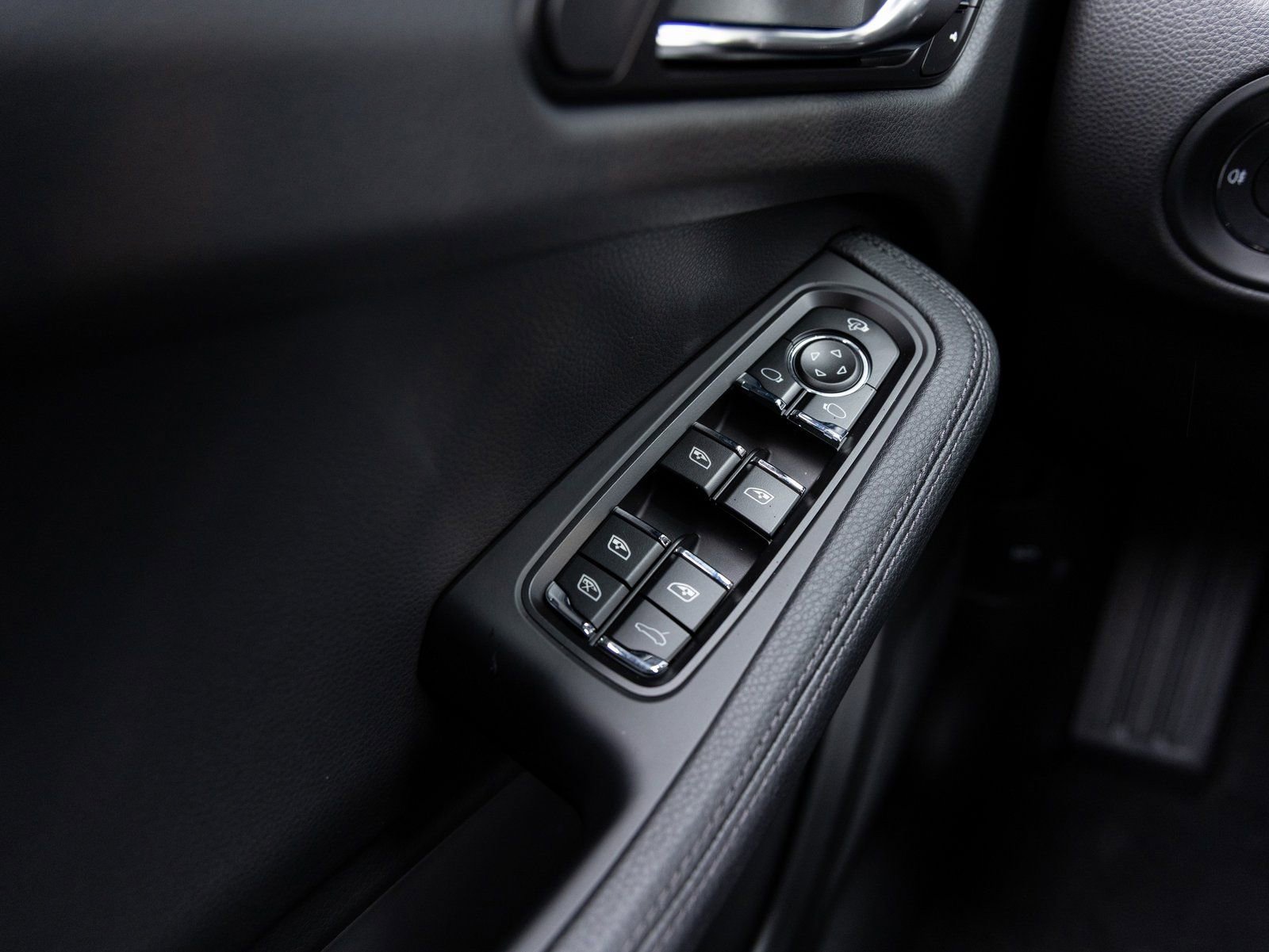 Certified 2026 Porsche Macan image 21