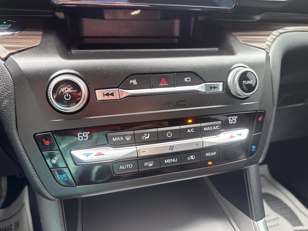 Used 2020 Ford Explorer Limited AWD/4WD image 22