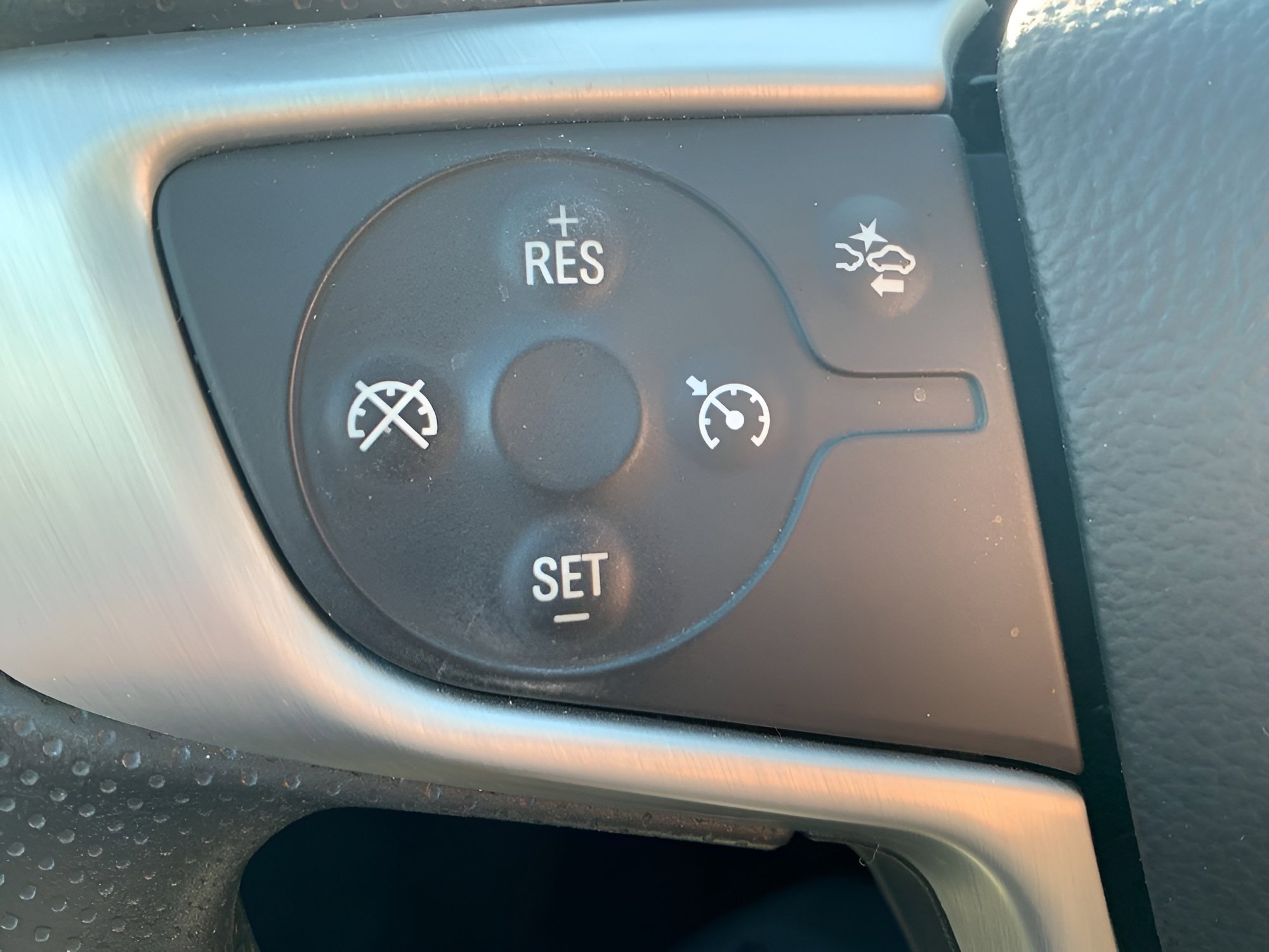 Used 2023 GMC Terrain SLE w/ Driver Convenience Package image 7