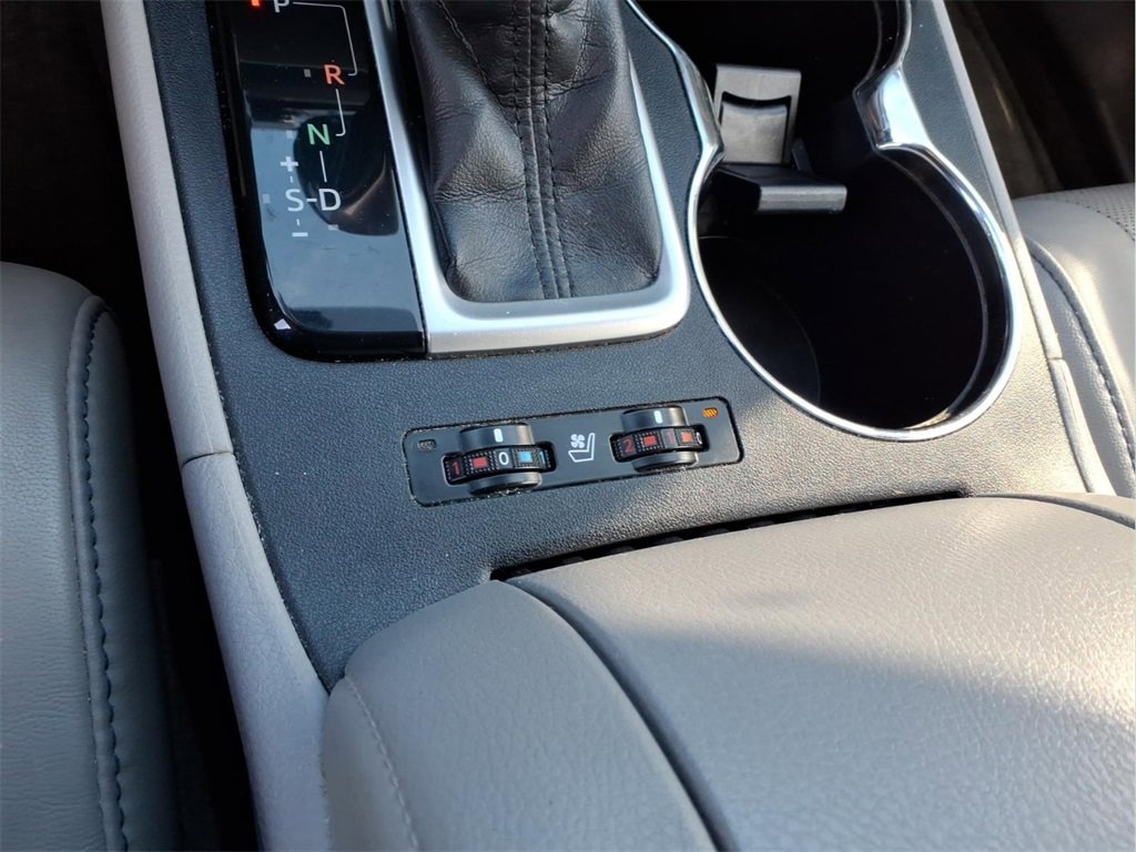 Used 2016 Toyota Highlander Limited image 23