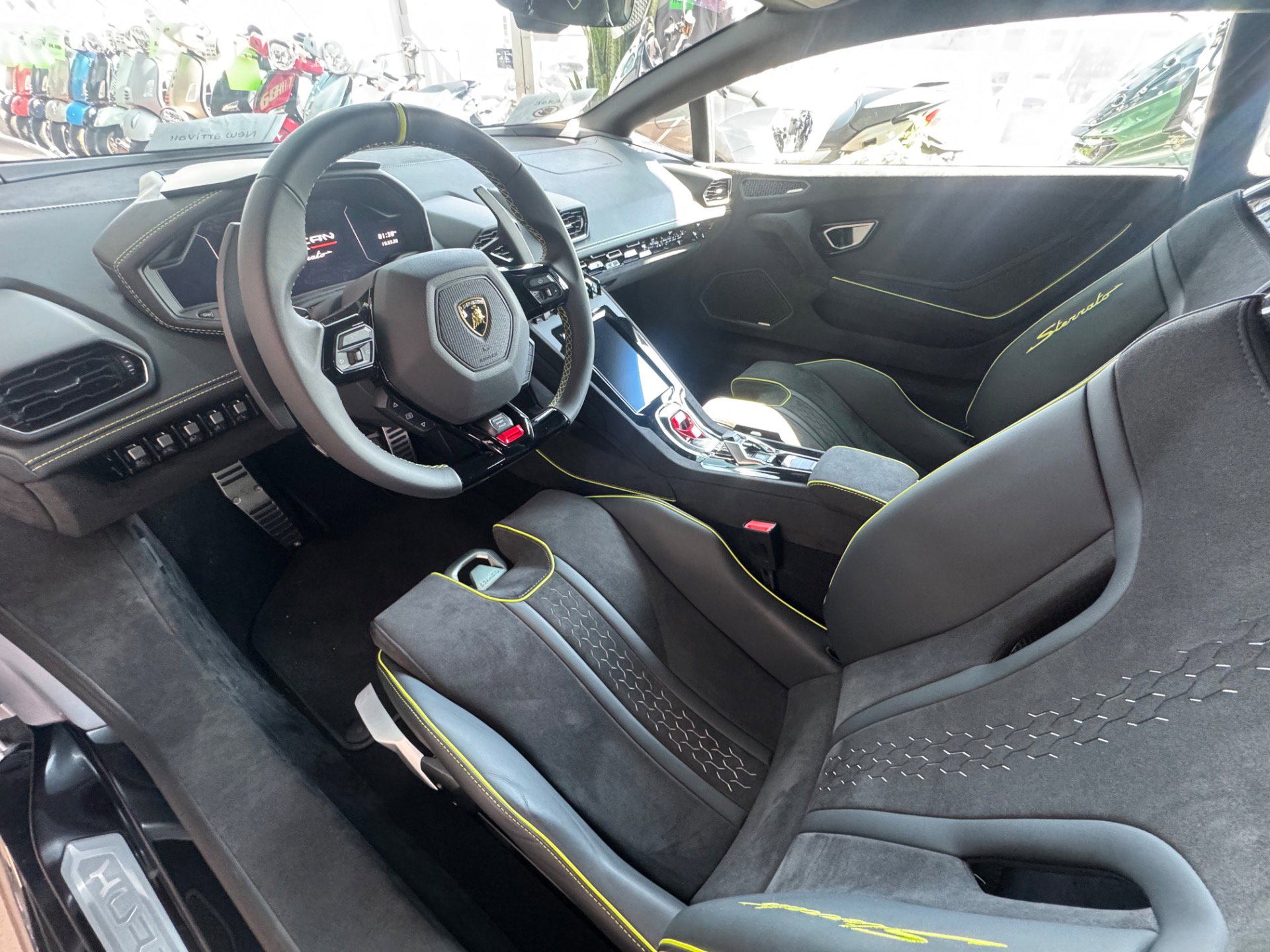 Used 2024 Lamborghini Huracan Sterrato image 5