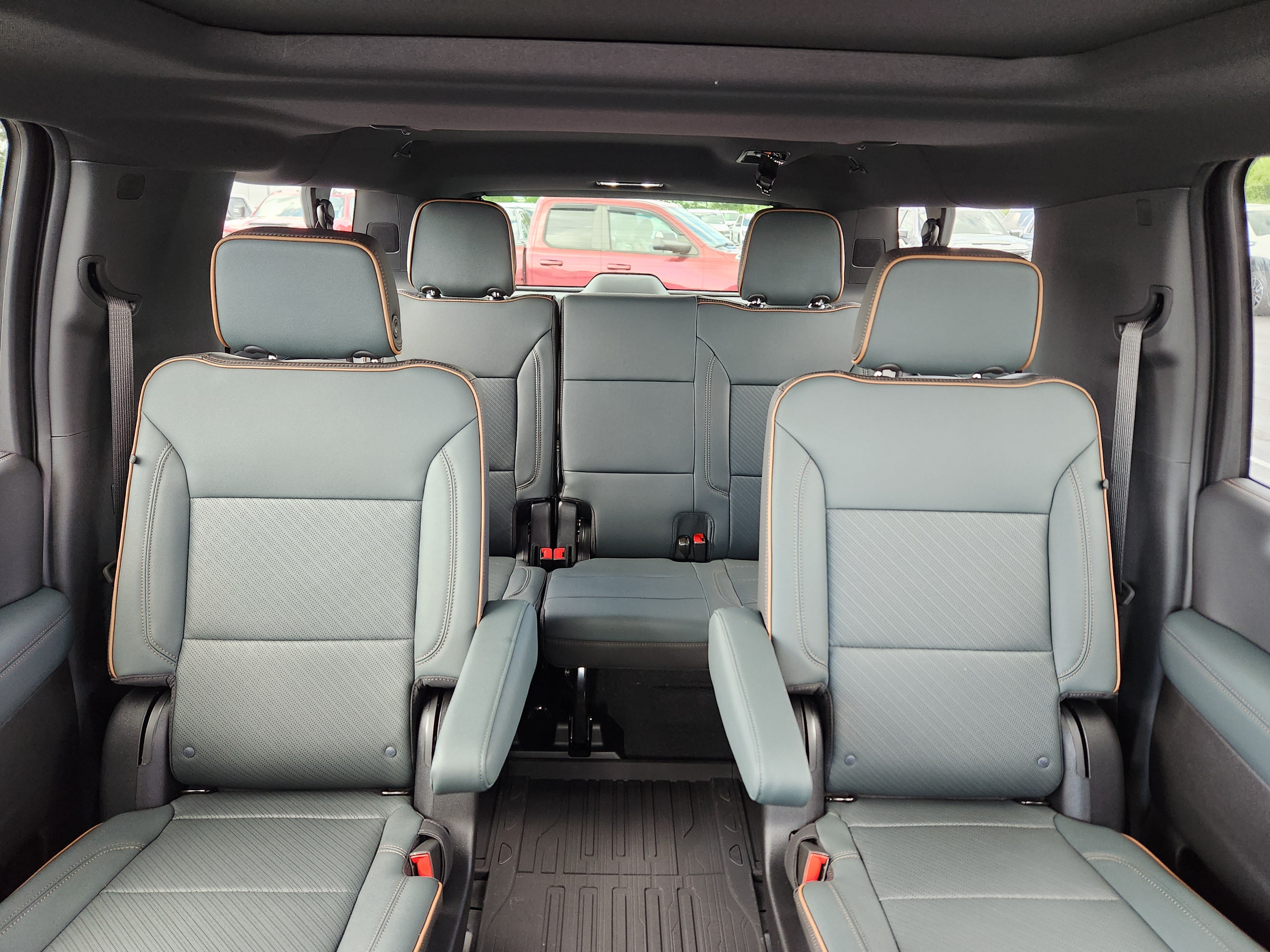 New 2026 GMC Yukon XL AT4 w/ AT4 Premium Package AWD/4WD image 8