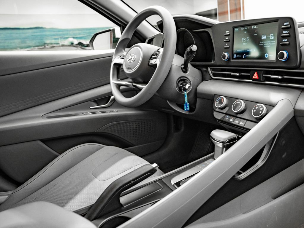 Used 2021 Hyundai Elantra SE FWD image 45
