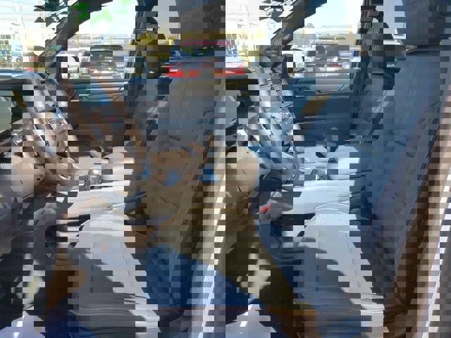 New 2025 GMC Acadia AT4 w/ Luxury Package image 16