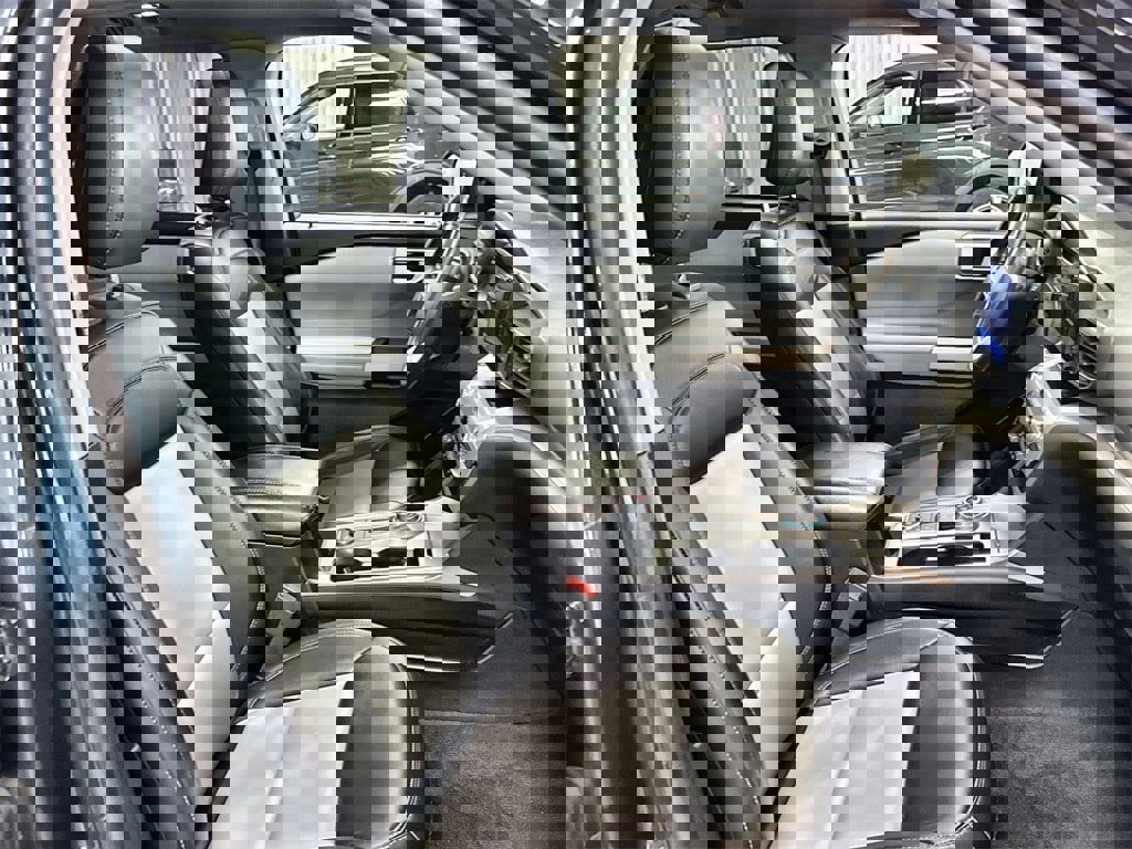 Used 2022 Ford Explorer XLT w/ Equipment Group 202A image 32