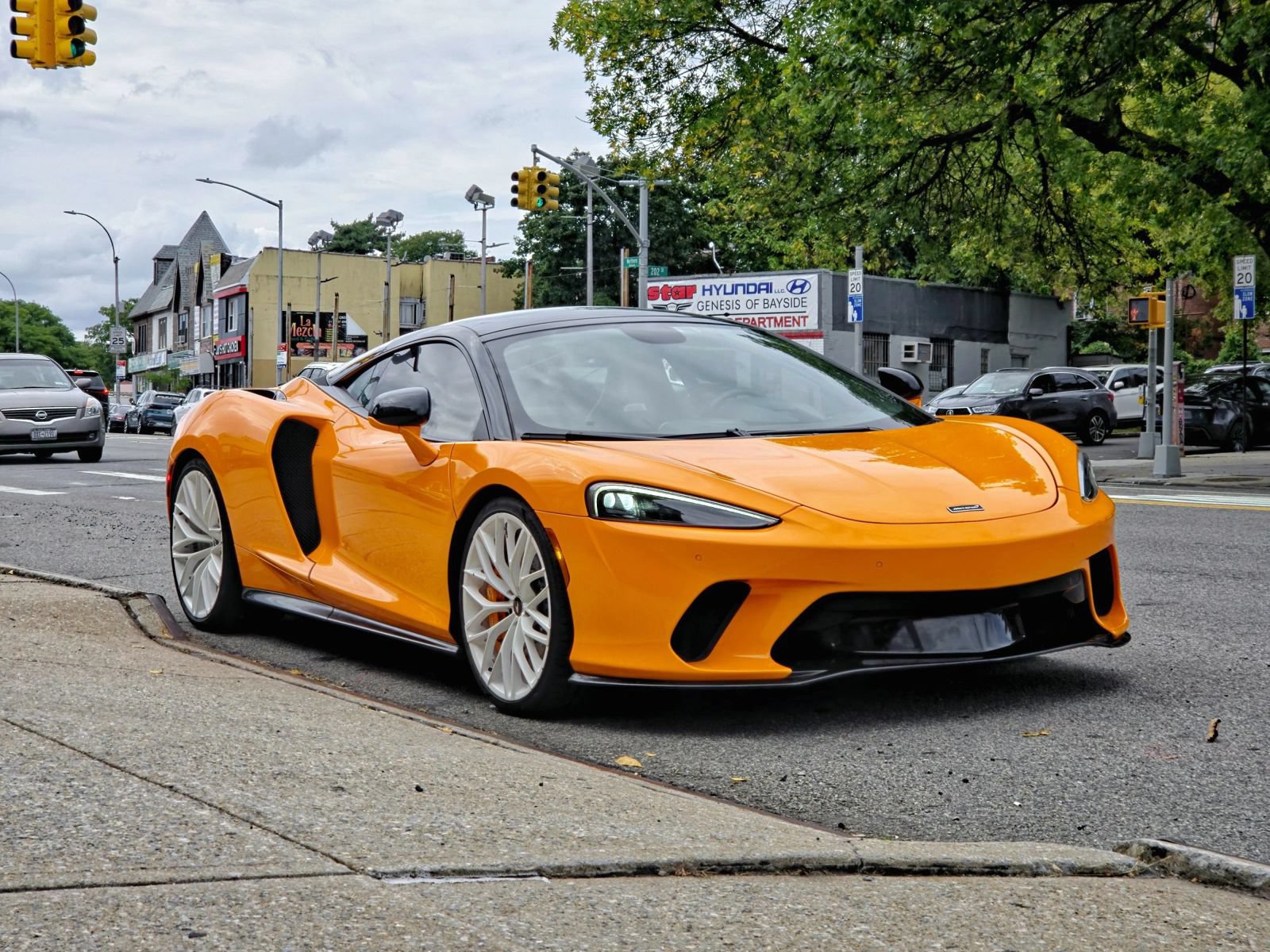 Used 2023 McLaren GT RWD image 3