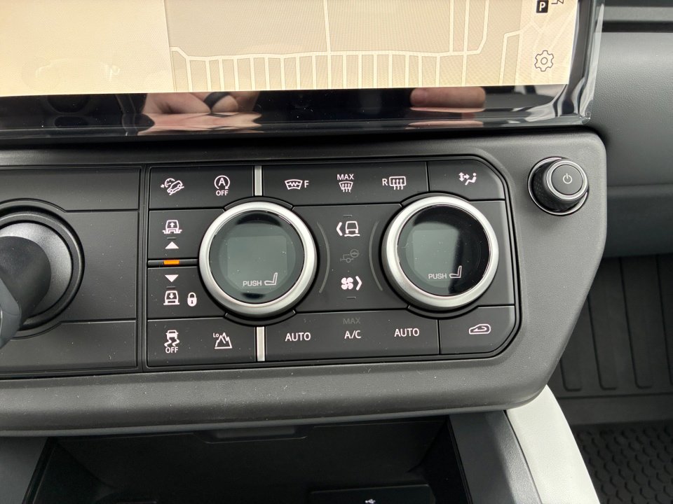 New 2026 Land Rover Defender 110 X-Dynamic SE AWD/4WD image 18