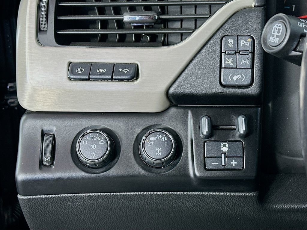 Used 2020 GMC Yukon Denali w/ Denali Premium Package image 10