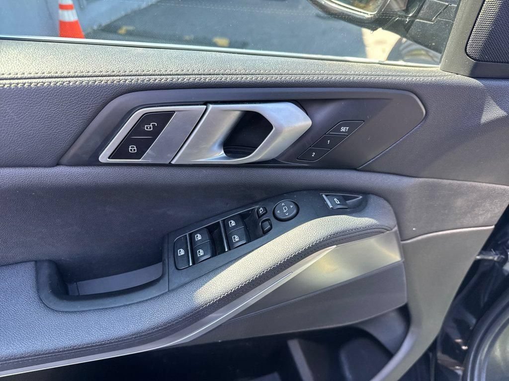 Used 2019 BMW X5 xDrive40i w/ Convenience Package AWD/4WD image 34