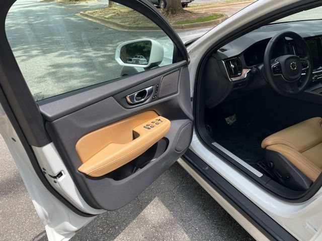 Certified 2025 Volvo V60 B5 Cross Country Ultra AWD/4WD image 11