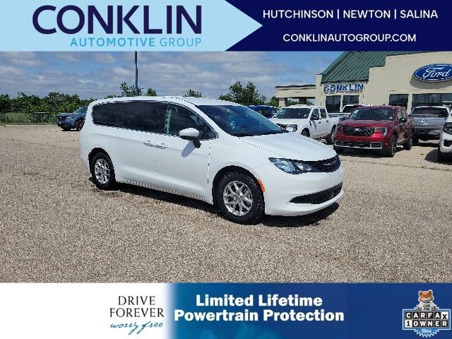 Used 2023 Chrysler Voyager LX FWD image 1