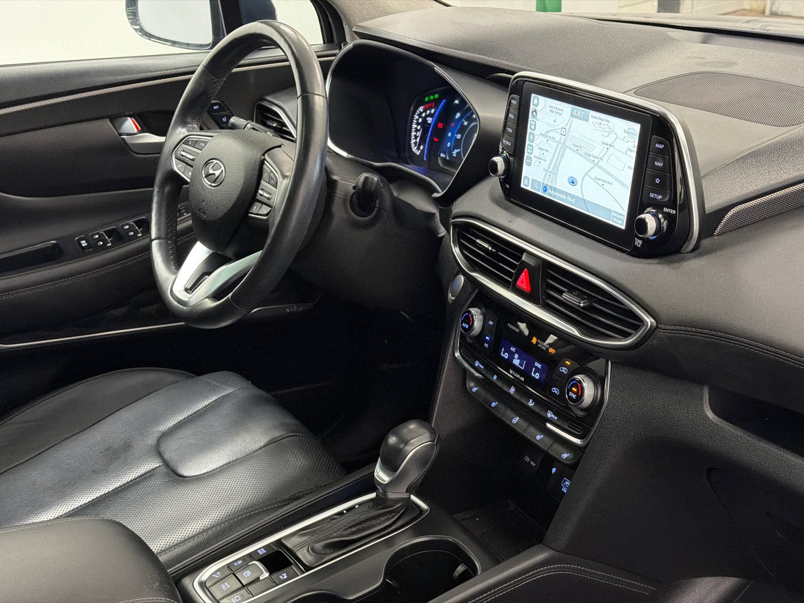 Used 2020 Hyundai Santa Fe Limited AWD/4WD image 10