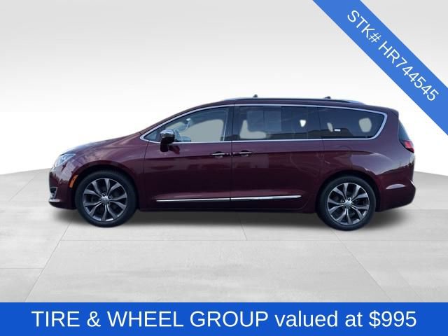 Used 2017 Chrysler Pacifica Limited w/ UConnect Theater Package image 4