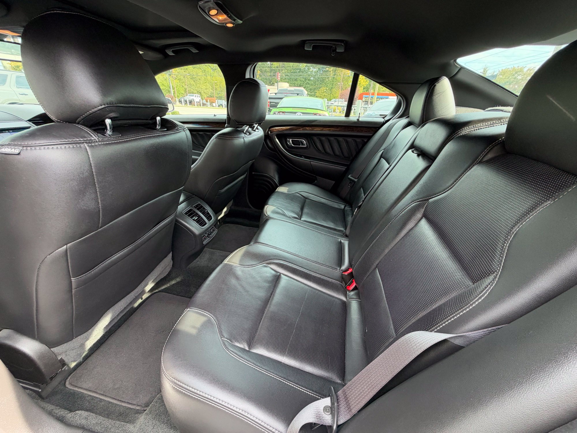 Used 2017 Ford Taurus Limited AWD/4WD image 11