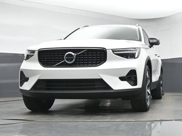 Used 2024 Volvo XC40 B5 Plus AWD/4WD image 35