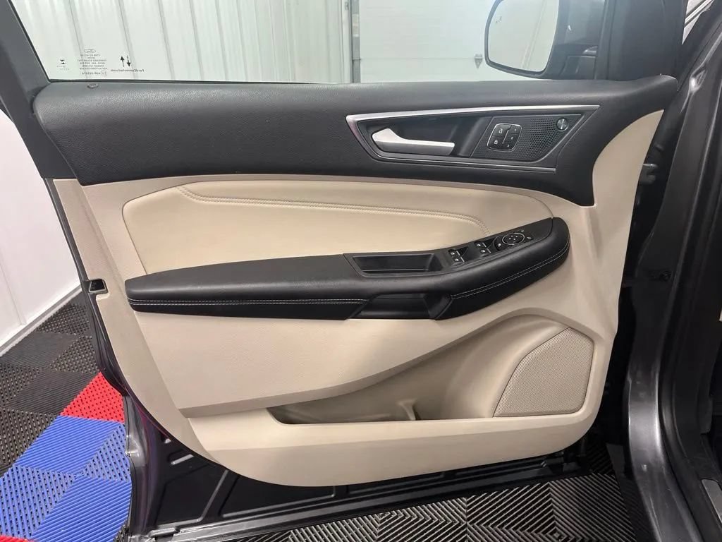 Used 2024 Ford Edge Titanium AWD/4WD image 19