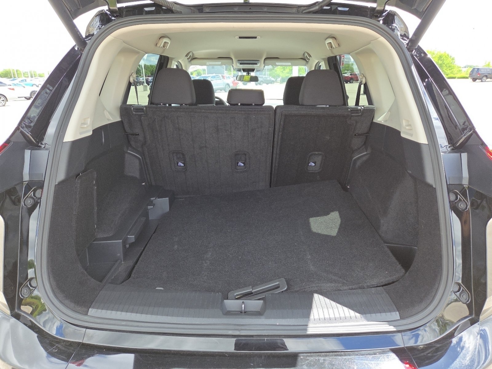 Used 2025 Nissan Rogue SV FWD image 18