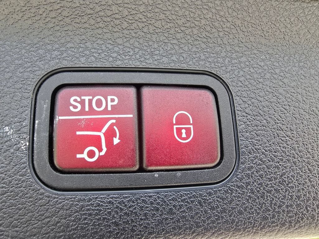 Used 2024 Mercedes-Benz GLS 450 4MATIC image 19