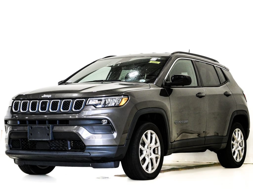 Used 2023 Jeep Compass Latitude AWD/4WD image 3