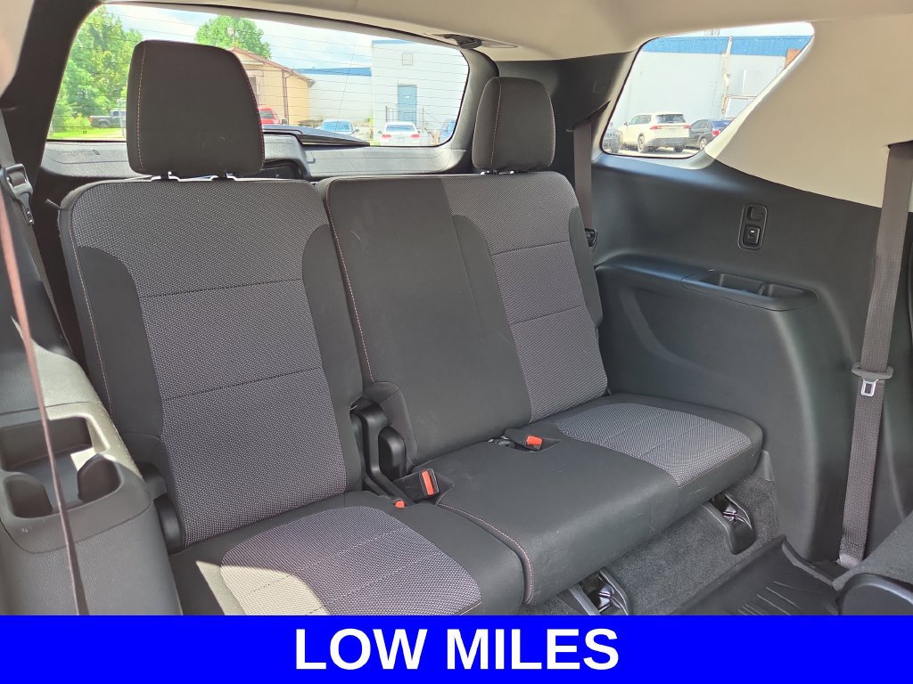Used 2020 Chevrolet Traverse LT w/ Driver Confidence II Package AWD/4WD image 16