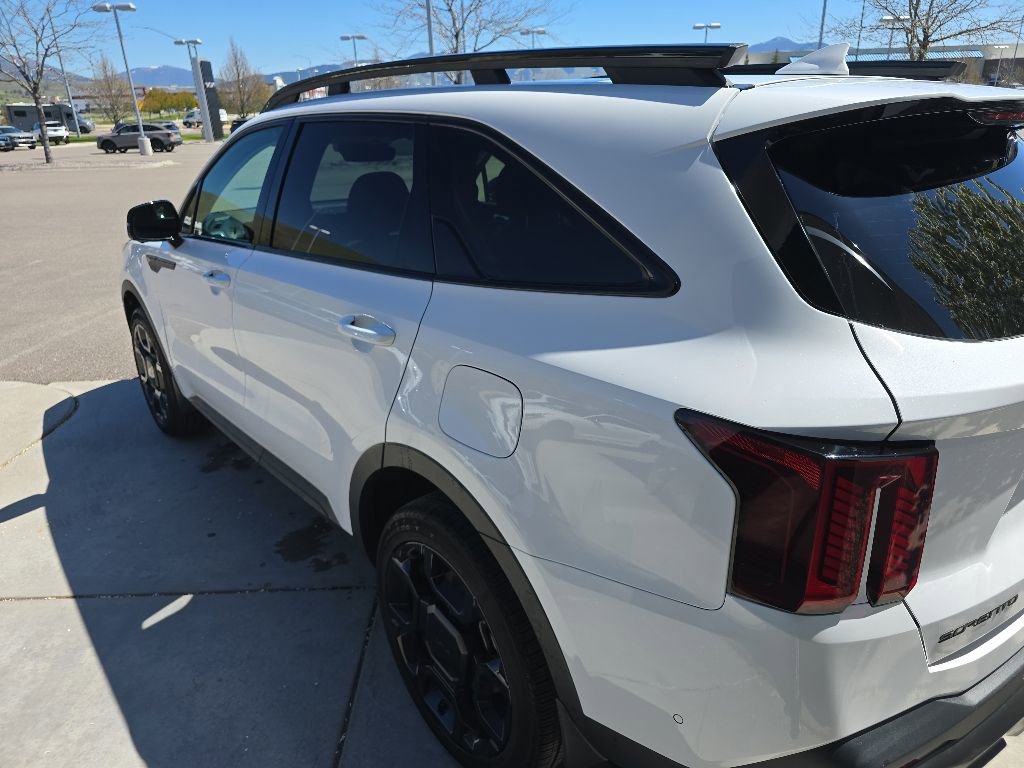 Used 2025 Kia Sorento SX AWD/4WD image 4