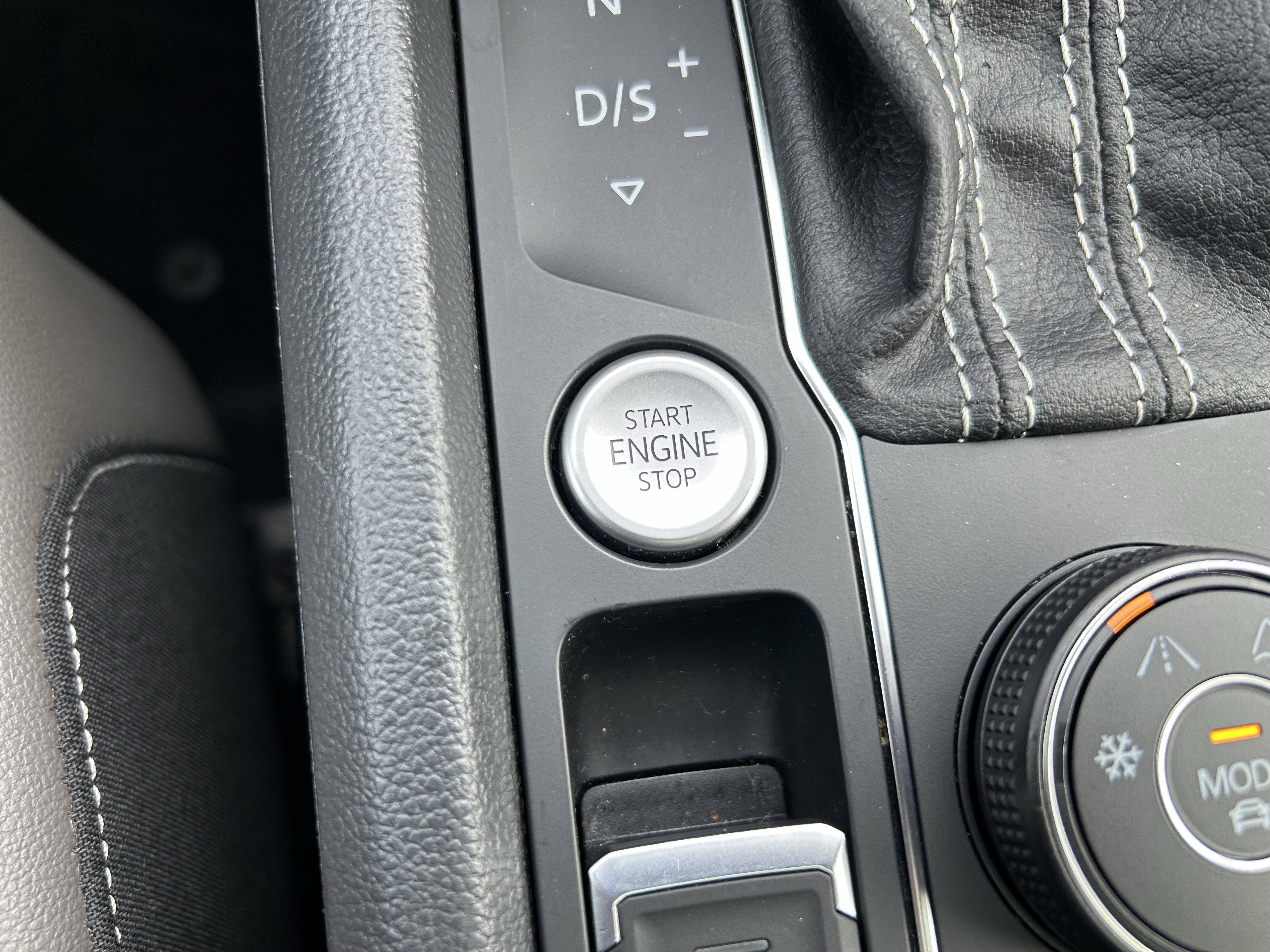 Certified 2022 Volkswagen Atlas SEL Premium image 16