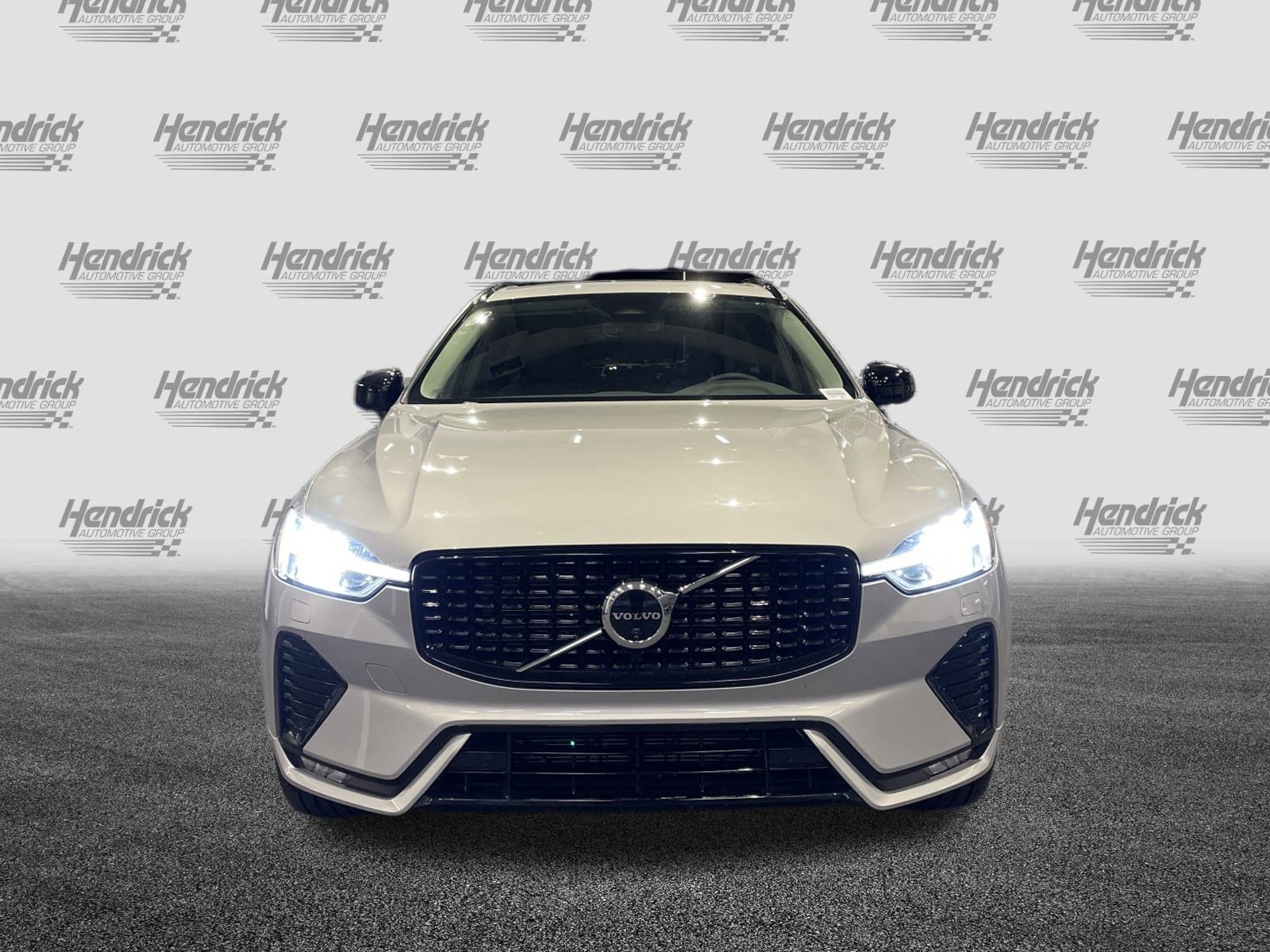 Used 2025 Volvo XC60 B5 Plus video 3