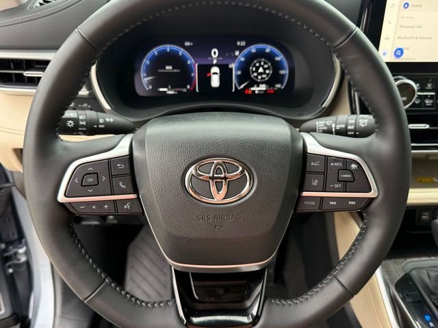 Used 2023 Toyota Highlander Platinum FWD image 16