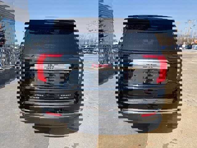Used 2024 GMC Yukon Denali w/ Advanced Technology Package image 6