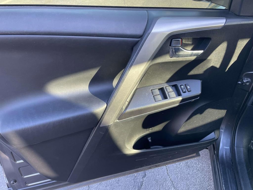 Used 2016 Toyota RAV4 XLE image 24
