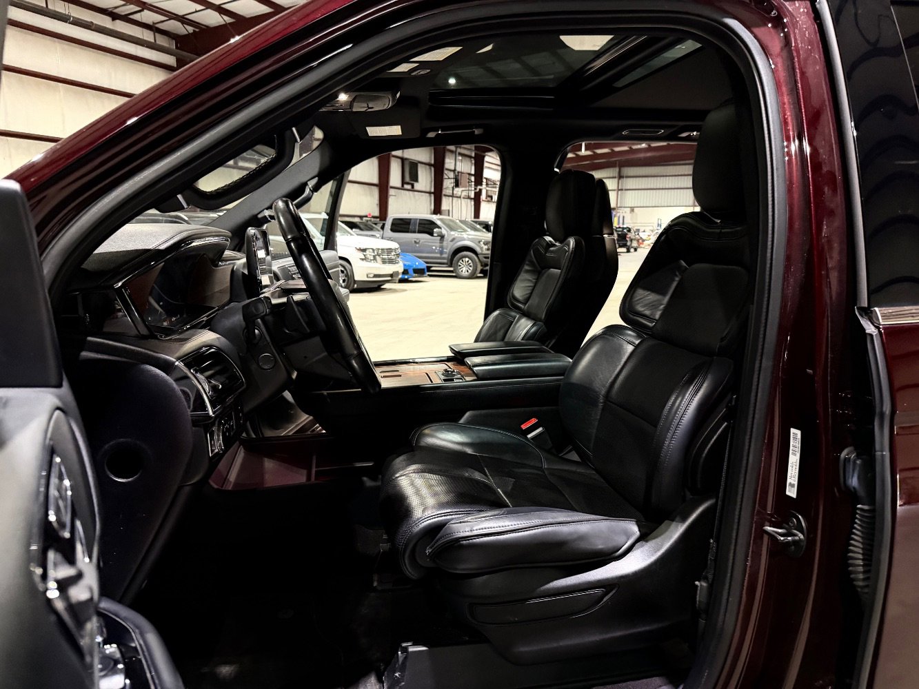 Used 2019 Lincoln Navigator Select w/ Technology Package RWD image 14